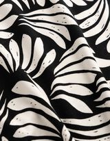 Tričko - Květovan&yacute; vzor - cern&aacute;