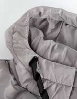 Pre&scaron;iti pla&scaron;č - ne prepu&scaron;ča veter - siva