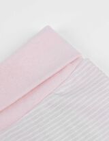 Set aus Langarmbody, Hose, T-Shirt, Strampler und L&auml;tzchen  - Allover-Print - wei&szlig;