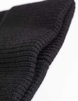 Čepice - Ohrnutý lem - cerná