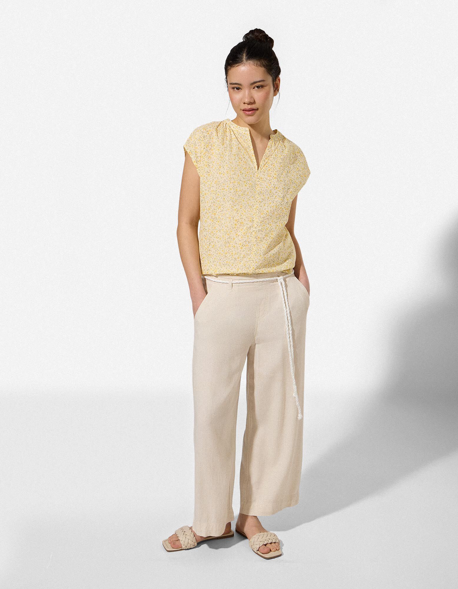 Halenkov&eacute; tričko - Potisk po cel&eacute; plo&scaron;e - sv. zluta