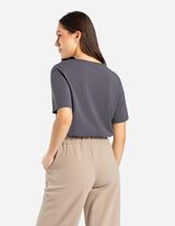 T-s&auml;rk - esik&uuml;ljel motiiv - tumehall