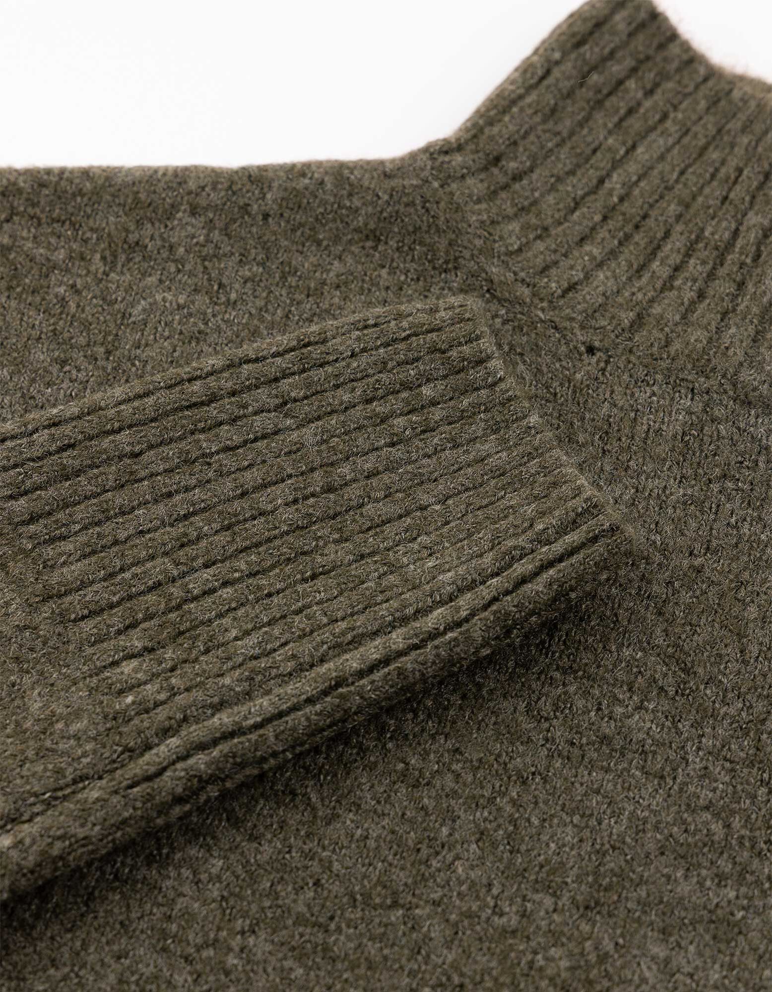 Žebrovan&yacute; pleten&yacute; svetr - Mockneck - Khaki zelen&aacute;