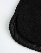 Kab&aacute;t - Ply&scaron;ov&yacute; flau&scaron; - cierna