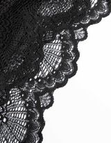 sweter - obszycie z koronki - czarny