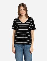 T-s&auml;rk - V-kaelusega - must