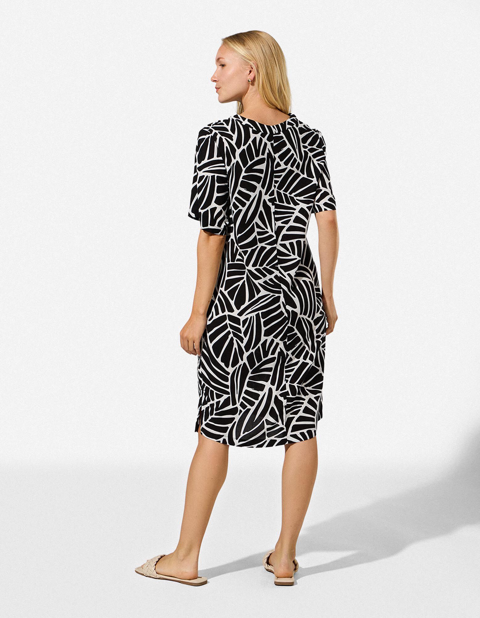 Kleid - Allover-Print - Beige