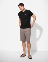 T-s&auml;rk - n&ouml;&ouml;biliist - must