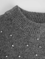 Sweter z dzianiny - ozdobne koraliki - szary