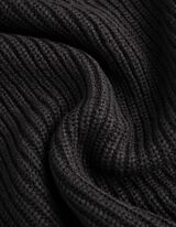 sweter - obszycie z koronki - czarny