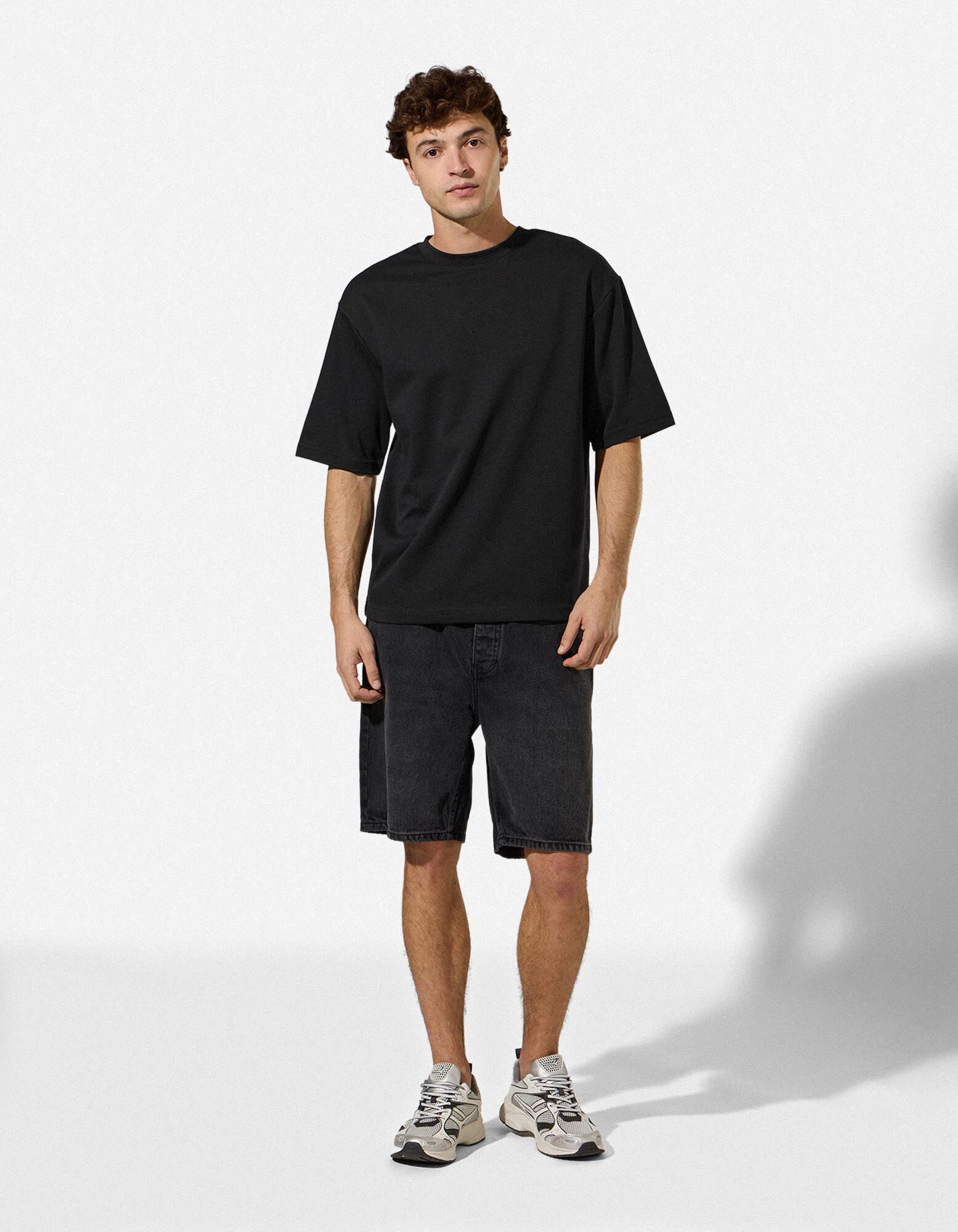 T-Shirt - Oversized Fit - Schwarz