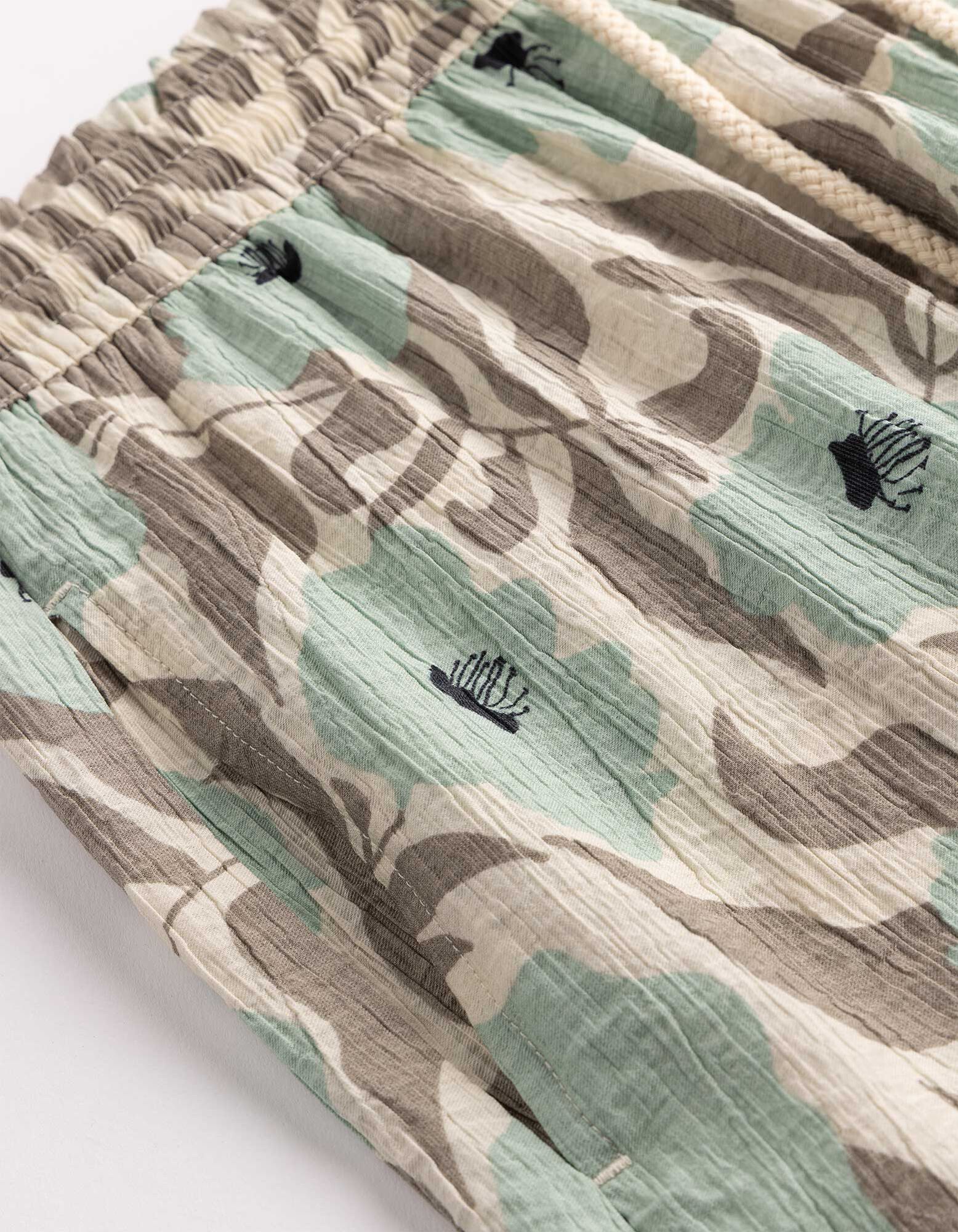 Shorts - Florales Muster - gr&uuml;n