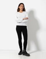 Pleteni pulover - V-izrez - bela