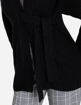 Pletena jopa - Groba pletenina - crna