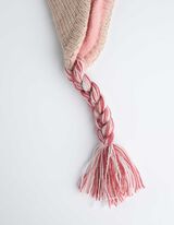 Megzta kepurė - Siuvinėjimai - smelio spalvos