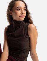 Topp - k&otilde;rge kaelus - helepruun