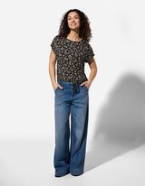 Tričko - Květovan&yacute; vzor - cern&aacute;