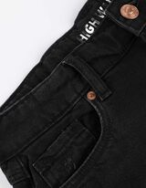 Teksariidest l&uuml;hikesed p&uuml;ksid - narmad &auml;&auml;rtes - must