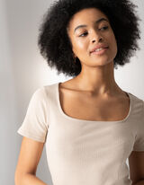 T-shirt - Scollo squadrato - beige