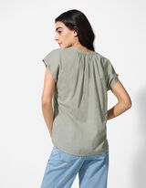 Pluus - &uuml;hev&auml;rviline - heleroheline