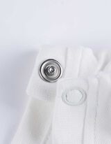 Set koji se sastoji od majice, hlača i slinčeka - Print po čitavoj povr&scaron;ini - bijela