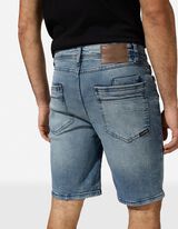 Short en jean - effet d&eacute;lav&eacute; - Bleu