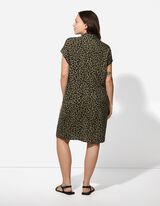 sukienka koszulowa - wz&oacute;r w panterkę - zielony