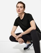 T-s&auml;rk - &uuml;hev&auml;rviline - must