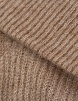 Megztinis - „Carmen“ stiliaus iškirptė - sviesiai rudas