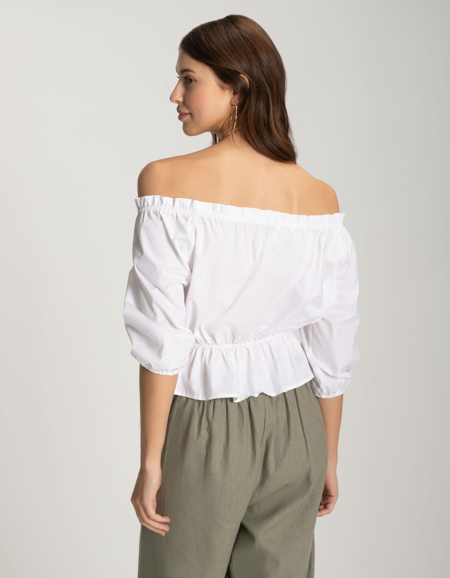 Haut en dentelle - Encolure carmen - blanc