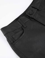 Traperice - Izgled kože - crna