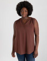 Bluzna majica - LENZING&trade; ECOVERO&trade; - temno rjava