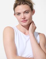 Majica na bretele - slim model - bela