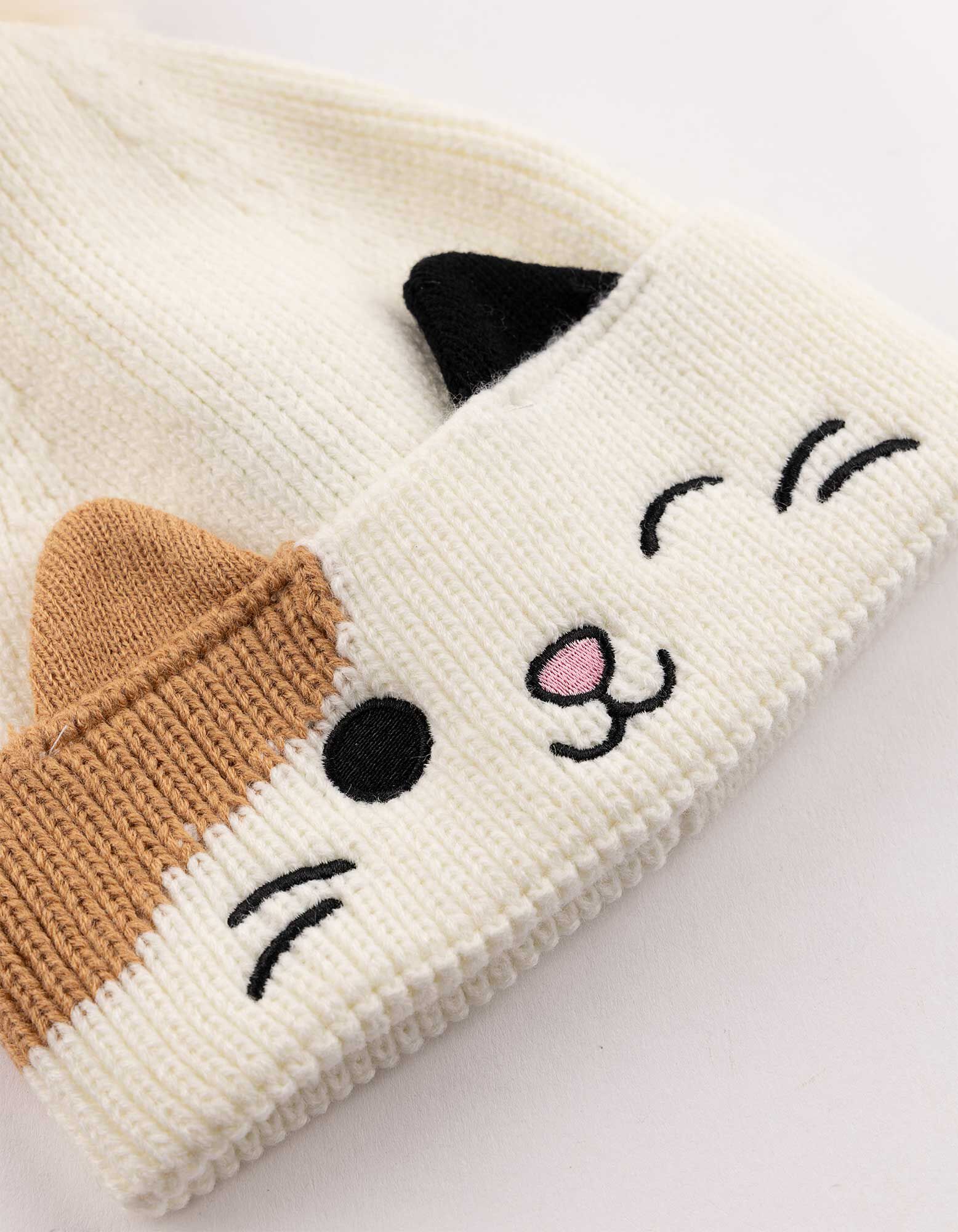 Čepice - Squishmallows - Smetanov&aacute;