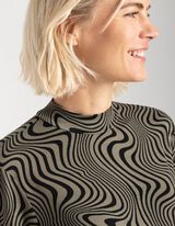 Hossz&uacute; ujj&uacute; felső - LENZING&trade; ECOVERO&trade; - s&ouml;t&eacute;tz&ouml;ld