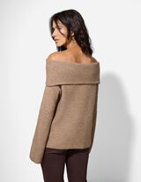 Megztinis - „Carmen“ stiliaus iškirptė - sviesiai rudas