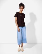 T-s&auml;rk - lisatud tikand - tumepruun