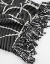 Šál - Strapce na zakončeniach - cierna