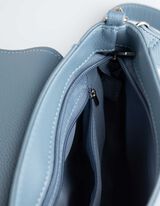 Geantă de umăr - Clapetă cu buton - Albastru deschis