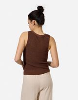 Pleten&yacute; top - Gomb&iacute;kov&aacute; li&scaron;ta - hneda