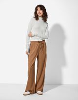 Sweter z dzianiny - golf - bialy