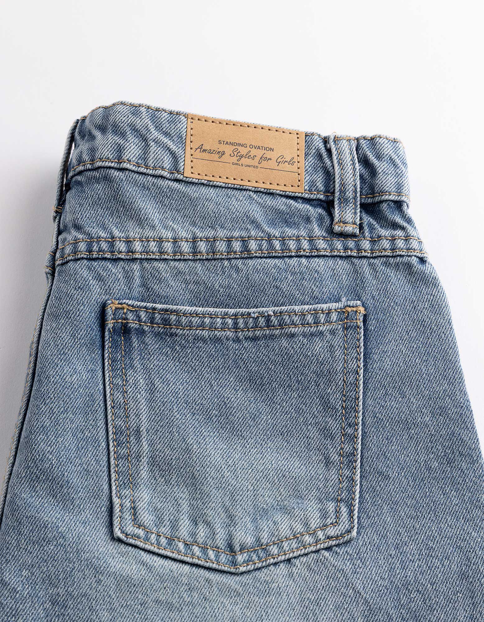 Short en jean - D&eacute;tail de cha&icirc;ne - Bleu