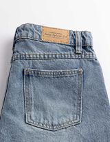 Short en jean - D&eacute;tail de cha&icirc;ne - Bleu