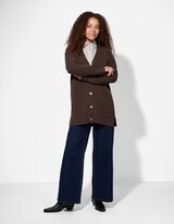 Hossz&iacute;tott kardig&aacute;n - V-kiv&aacute;g&aacute;s - s&ouml;t&eacute;tbarna