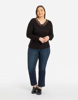 sweter - obszycie z koronki - czarny