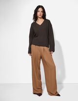 Pulover - Decolteu formă de V - Maro inchis