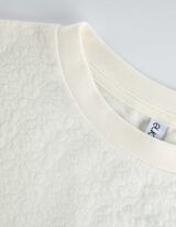 sweter - troczek na dole - bialy