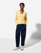 K&ouml;t&ouml;tt kardig&aacute;n - K&ouml;t&ouml;tt ruha - vil&aacute;gos s&aacute;rga