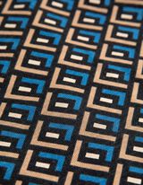 Pulover s kapuco - Geometrijski vzorec - bez