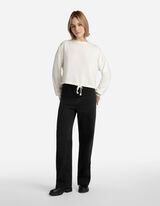 sweter - troczek na dole - bialy